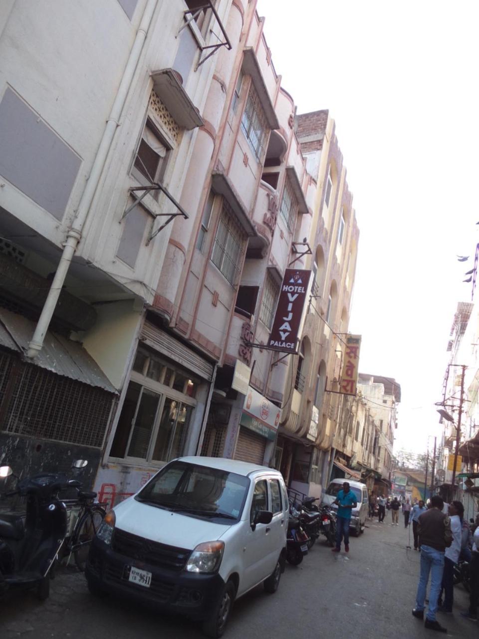ホテル Vijay Palace インドール エクステリア 写真