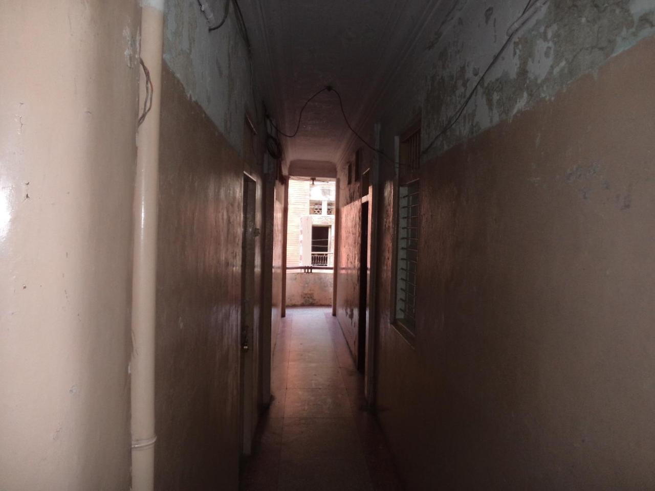ホテル Vijay Palace インドール エクステリア 写真